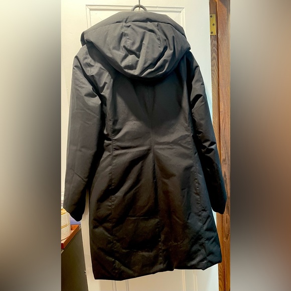Aritzia Viewpoint Parka - Picture 3 of 5